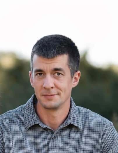 Before selfie - Professional AI headshot 3